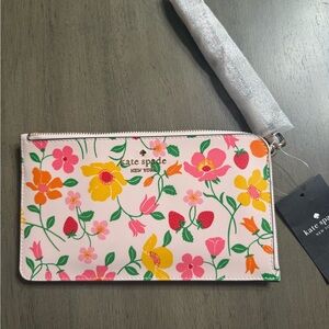 NWT Kate Spade Strawberry Garden Medium Wristlet